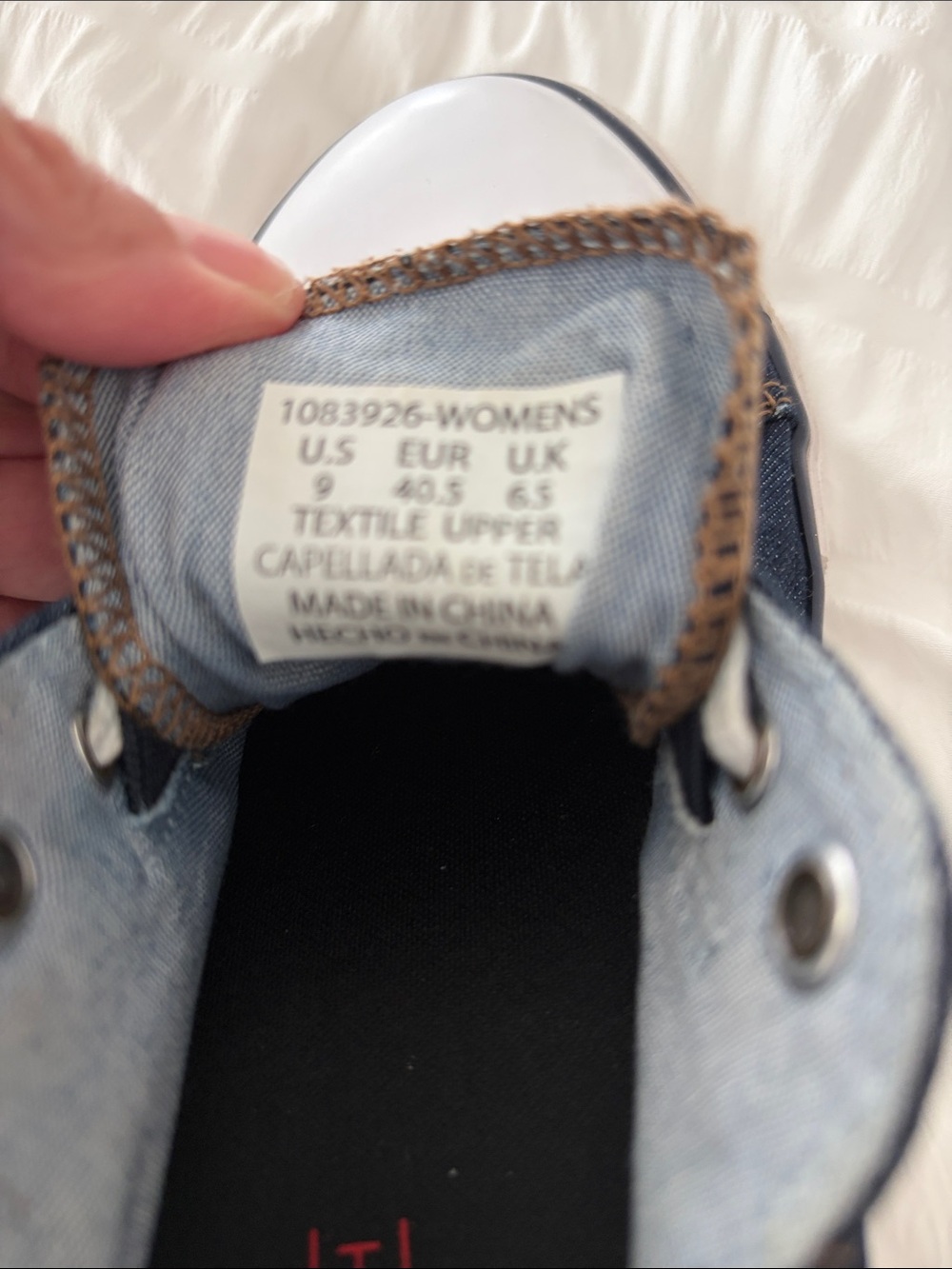 Levi's Women’s SZ 9 Dark Blue Denim Slip-On Sneakers with White Toe Cap - Picture 4 of 9